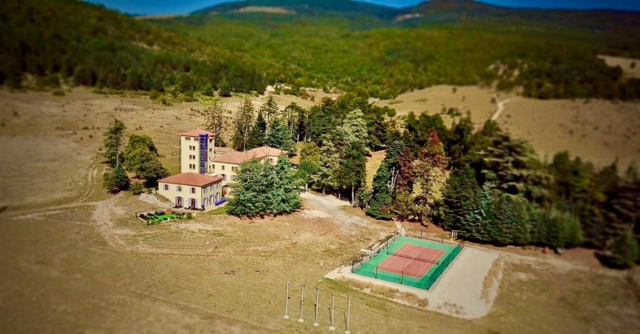 Chateau Ferrassieres Exterior photo